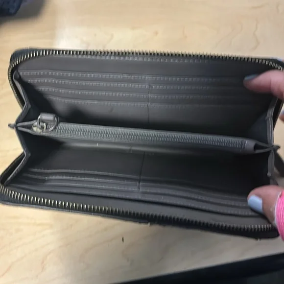 Lady zip 7.5 inch zippered around wallet. Color is TOUPEE. 2tone - Picture 4 of 6